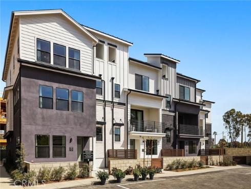 19031  Main  105  Street, Huntington Beach, CA