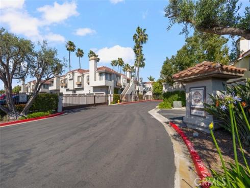4822  Tiara  104  Drive, Huntington Beach, CA
