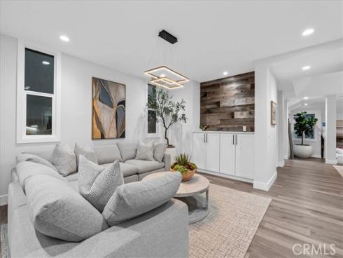 1915  Pine St  , Huntington Beach, CA