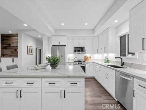 1915  Pine St  , Huntington Beach, CA