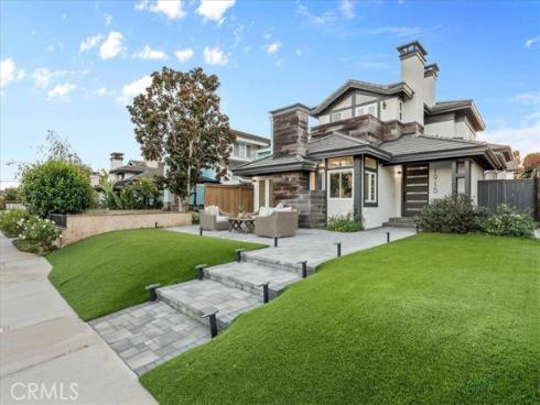 1915  Pine St  , Huntington Beach, CA