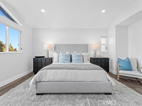 1915  Pine St  , Huntington Beach, CA