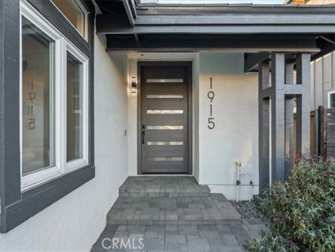 1915  Pine St  , Huntington Beach, CA