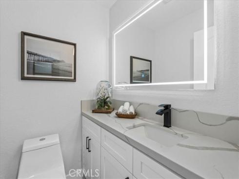 1915  Pine St  , Huntington Beach, CA