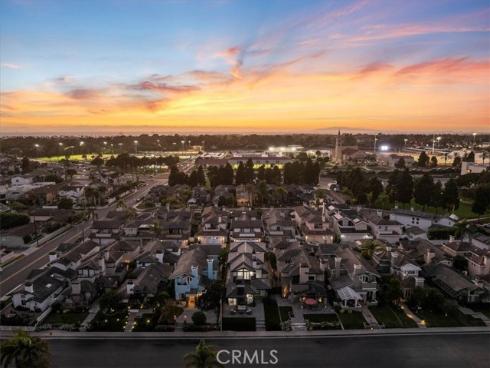 1915  Pine St  , Huntington Beach, CA