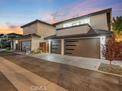 1915  Pine St  , Huntington Beach, CA