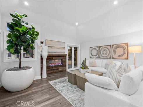 1915  Pine St  , Huntington Beach, CA