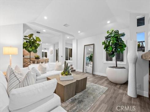 1915  Pine St  , Huntington Beach, CA