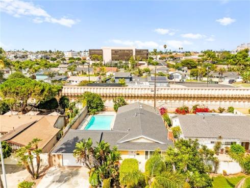 20401  Somerville   Lane, Huntington Beach, CA