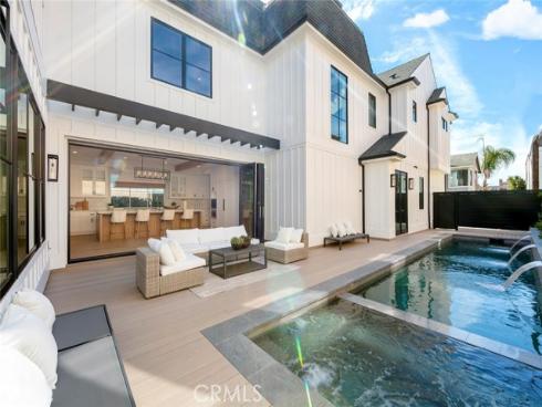 521  12th   Street, Huntington Beach, CA