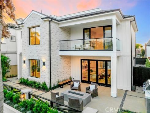 521  12th   Street, Huntington Beach, CA