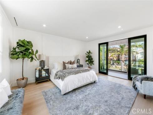 521  12th   Street, Huntington Beach, CA