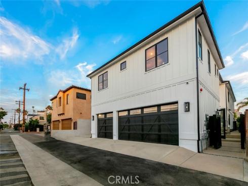 521  12th   Street, Huntington Beach, CA
