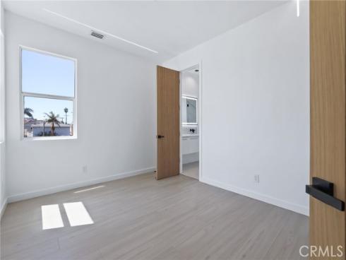 309  8th   Street, Huntington Beach, CA