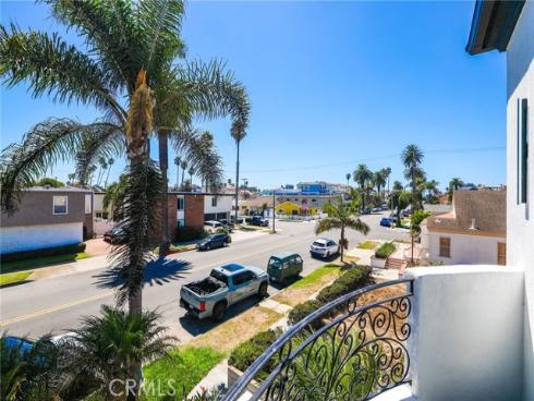 309  8th   Street, Huntington Beach, CA