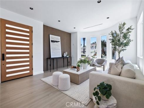 309  8th   Street, Huntington Beach, CA