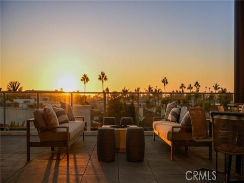 414  Main  330  Street, Huntington Beach, CA