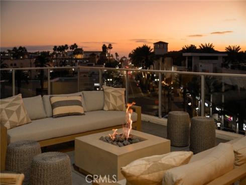 414  Main  330  Street, Huntington Beach, CA