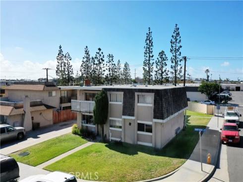 17441  Dairyview   Circle, Huntington Beach, CA