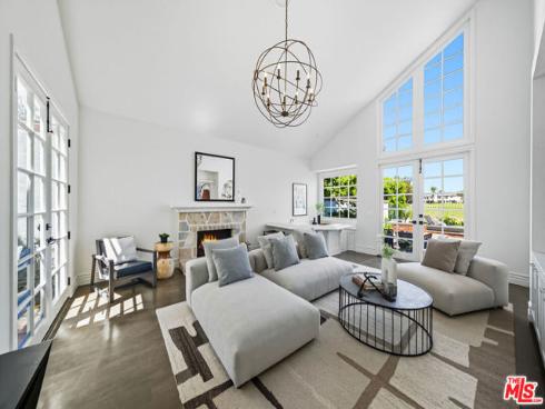 19382  Woodlands   Drive, Huntington Beach, CA