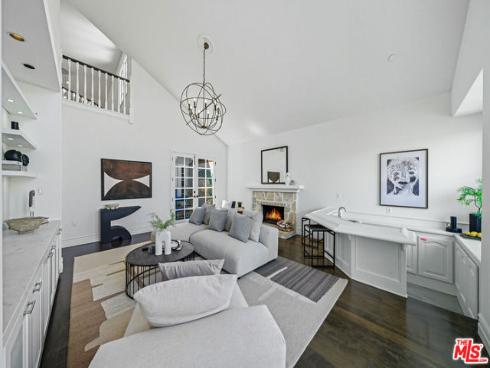 19382  Woodlands   Drive, Huntington Beach, CA