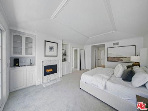 19382  Woodlands   Drive, Huntington Beach, CA