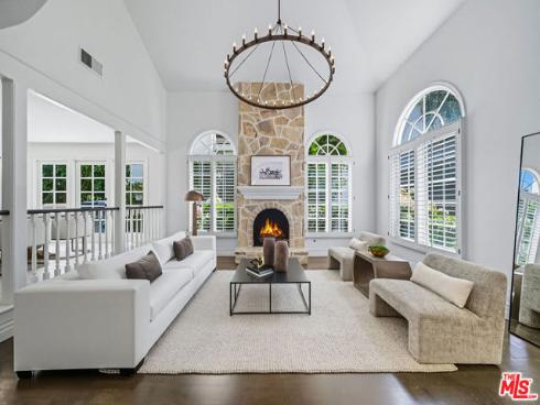 19382  Woodlands   Drive, Huntington Beach, CA