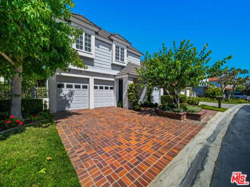 19382  Woodlands   Drive, Huntington Beach, CA