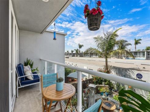 4045  Warner Ave  , Huntington Beach, CA