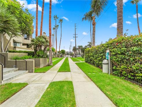 430  Lake  204  Street, Huntington Beach, CA