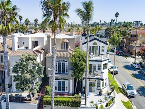 304  18th  , Huntington Beach, CA