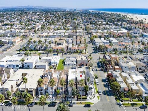 304  18th  , Huntington Beach, CA