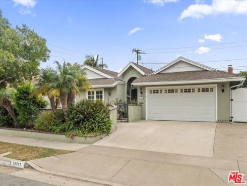 19941  Carmania   Lane, Huntington Beach, CA