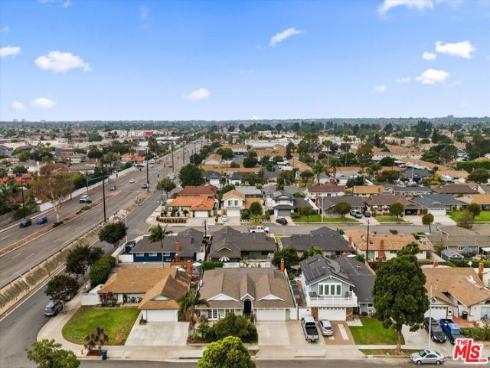 19941  Carmania   Lane, Huntington Beach, CA