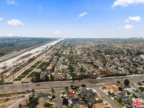 19941  Carmania   Lane, Huntington Beach, CA