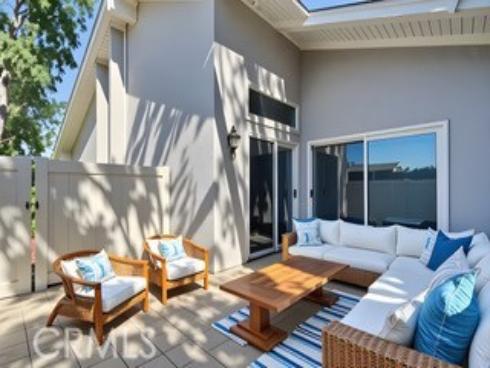 8886  Plumas  1124A  Circle, Huntington Beach, CA