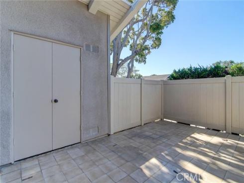 8886  Plumas  1124A  Circle, Huntington Beach, CA