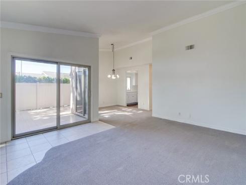 8886  Plumas  1124A  Circle, Huntington Beach, CA