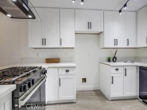 4682  Warner  B102 , Huntington Beach, CA