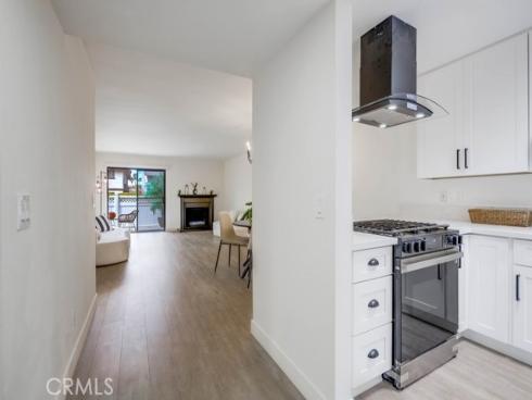 4682  Warner  B102 , Huntington Beach, CA