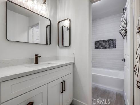 4682  Warner  B102 , Huntington Beach, CA