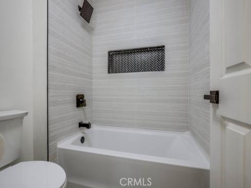 4682  Warner  B102 , Huntington Beach, CA