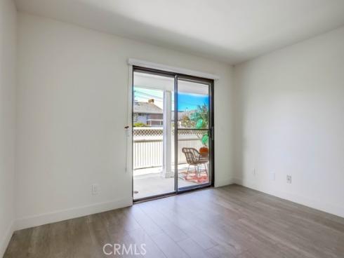 4682  Warner  B102 , Huntington Beach, CA