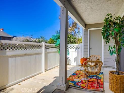 4682  Warner  B102 , Huntington Beach, CA
