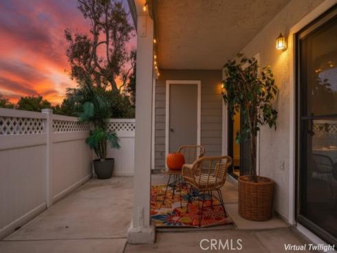 4682  Warner  B102 , Huntington Beach, CA