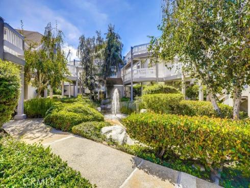 4682  Warner  B102 , Huntington Beach, CA