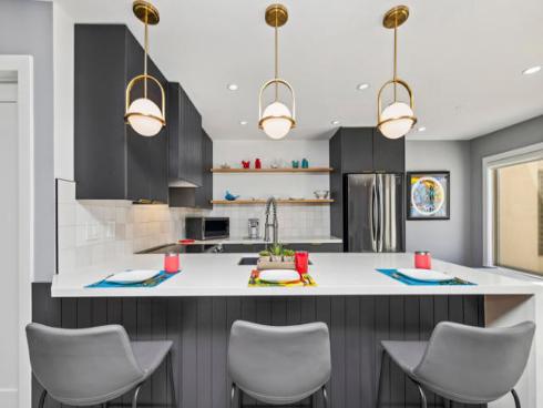 711  Pacific Coast Highway  206 , Huntington Beach, CA