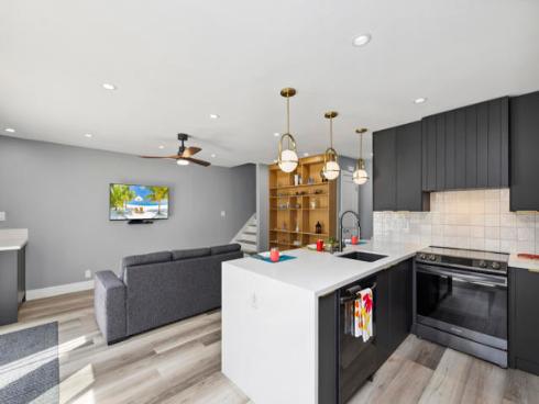 711  Pacific Coast Highway  206 , Huntington Beach, CA