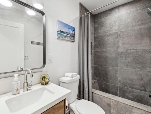 711  Pacific Coast Highway  206 , Huntington Beach, CA