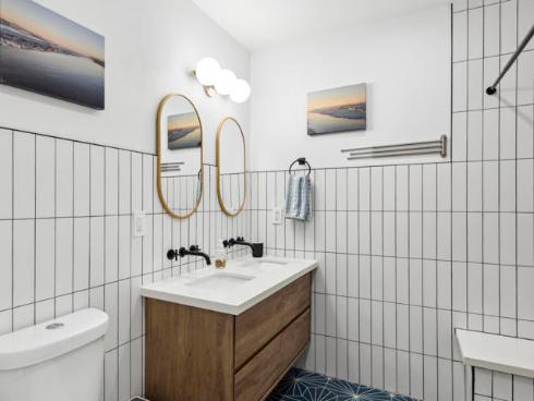 711  Pacific Coast Highway  206 , Huntington Beach, CA